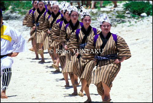 黒島の豊年祭　奉納舞踊「ガッキブドゥン（鎌踊り）」　1999年8月1日