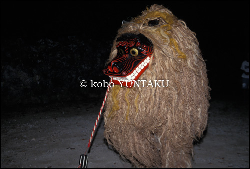 黒島　仲本村の旧盆行事「獅子舞」2001年9月3日（旧暦7月16日）